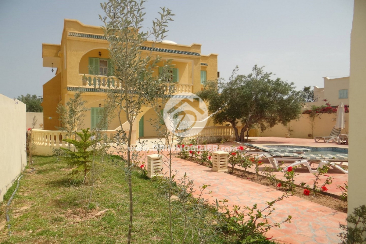 L 57 -                            Sale
                           Villa avec piscine Djerba